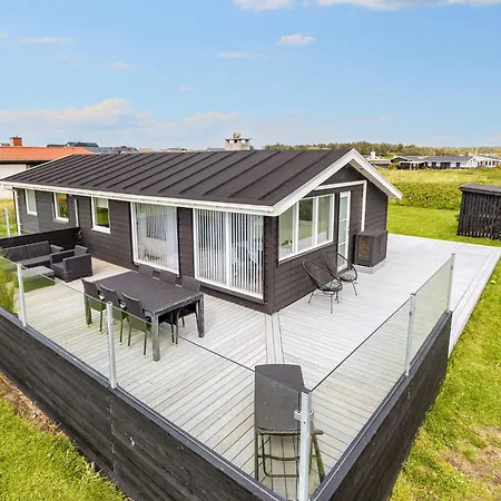 6 Person In Lokken-by Traum *