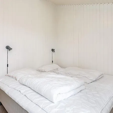 6 Person In Lokken-by Traum