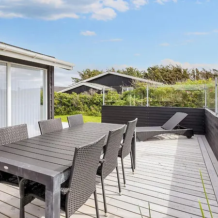 6 Person In Lokken-by Traum *