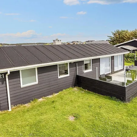 6 Person In Lokken-by Traum *